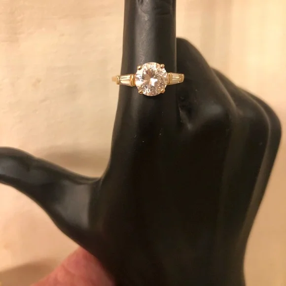 925 Engagement/Anniversary Ring - Picture 1 of 8